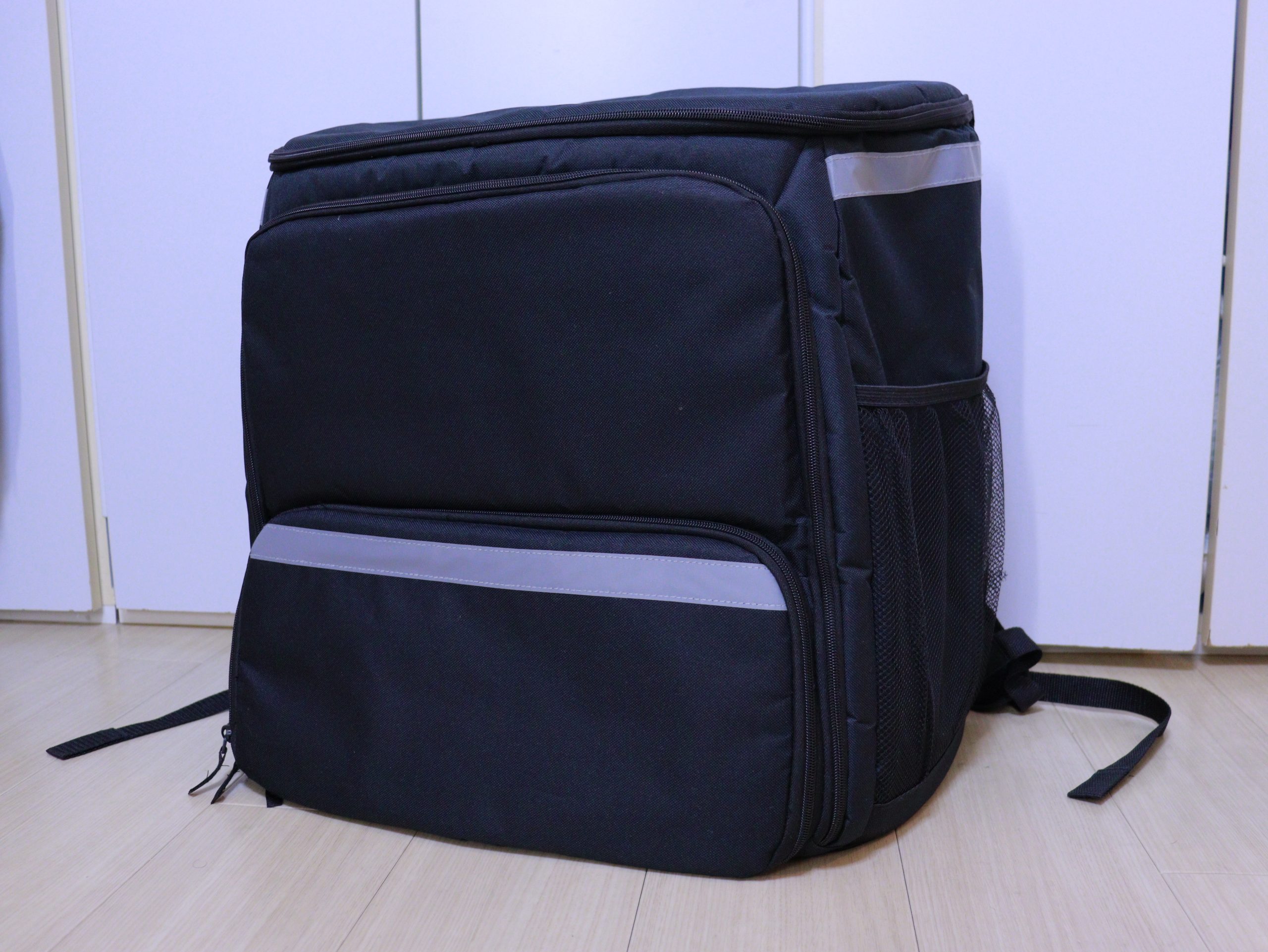 Uber Eats(ウーバーイーツ)の黒色最新リュック・バッグを紹介【使い方